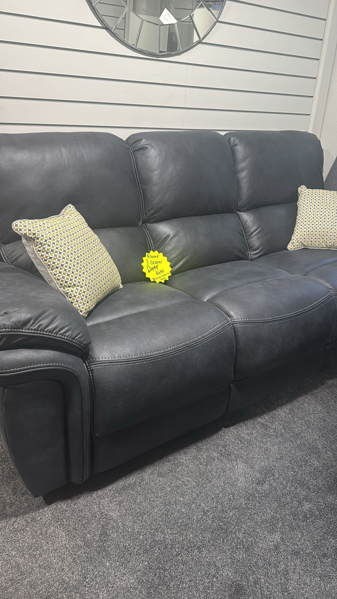 Shop display Blaine 3 seater only