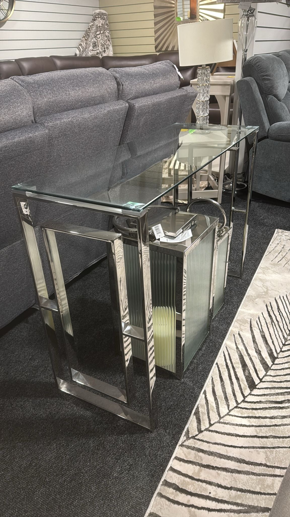 Shop display Tara glass console