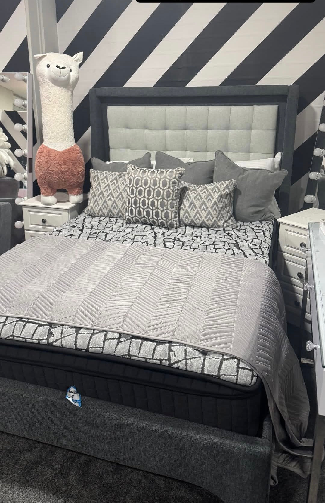 Shop Display Lucinda Bed