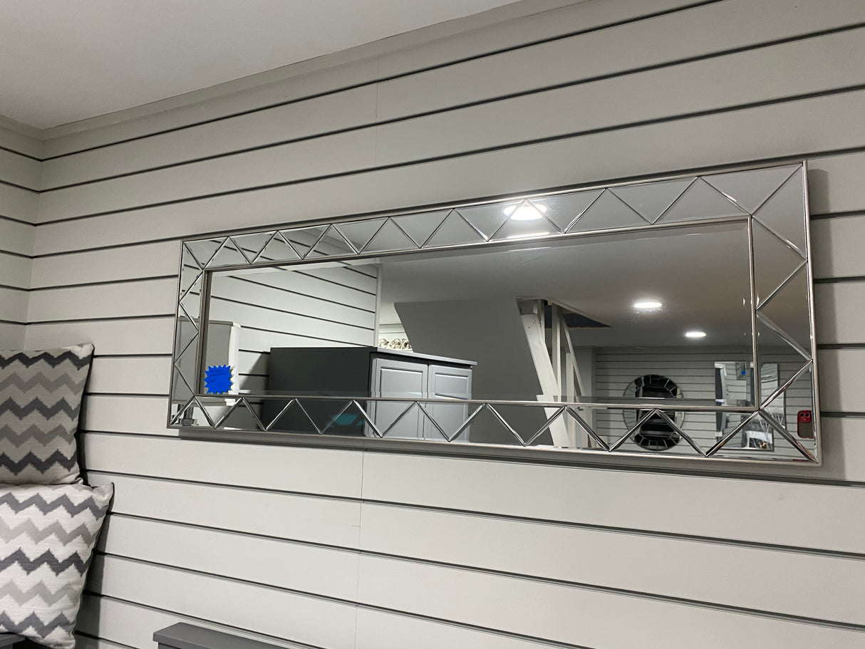 Dressing bevelled mirror