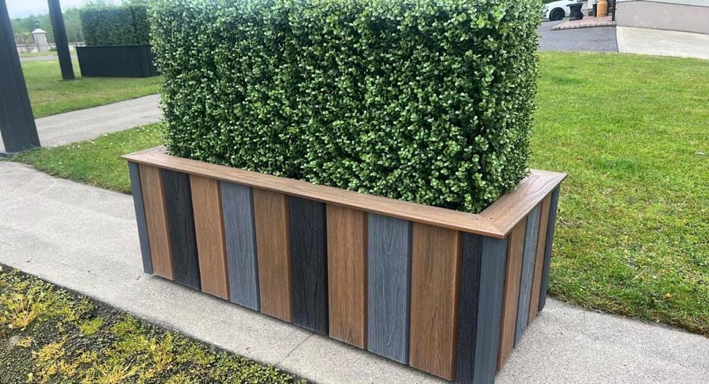 Heavy planter box - teak